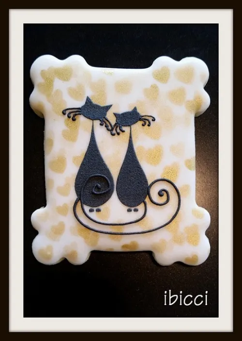 ibicci cookie using the Siamese Love Cats and the hearts Bokeh stencils